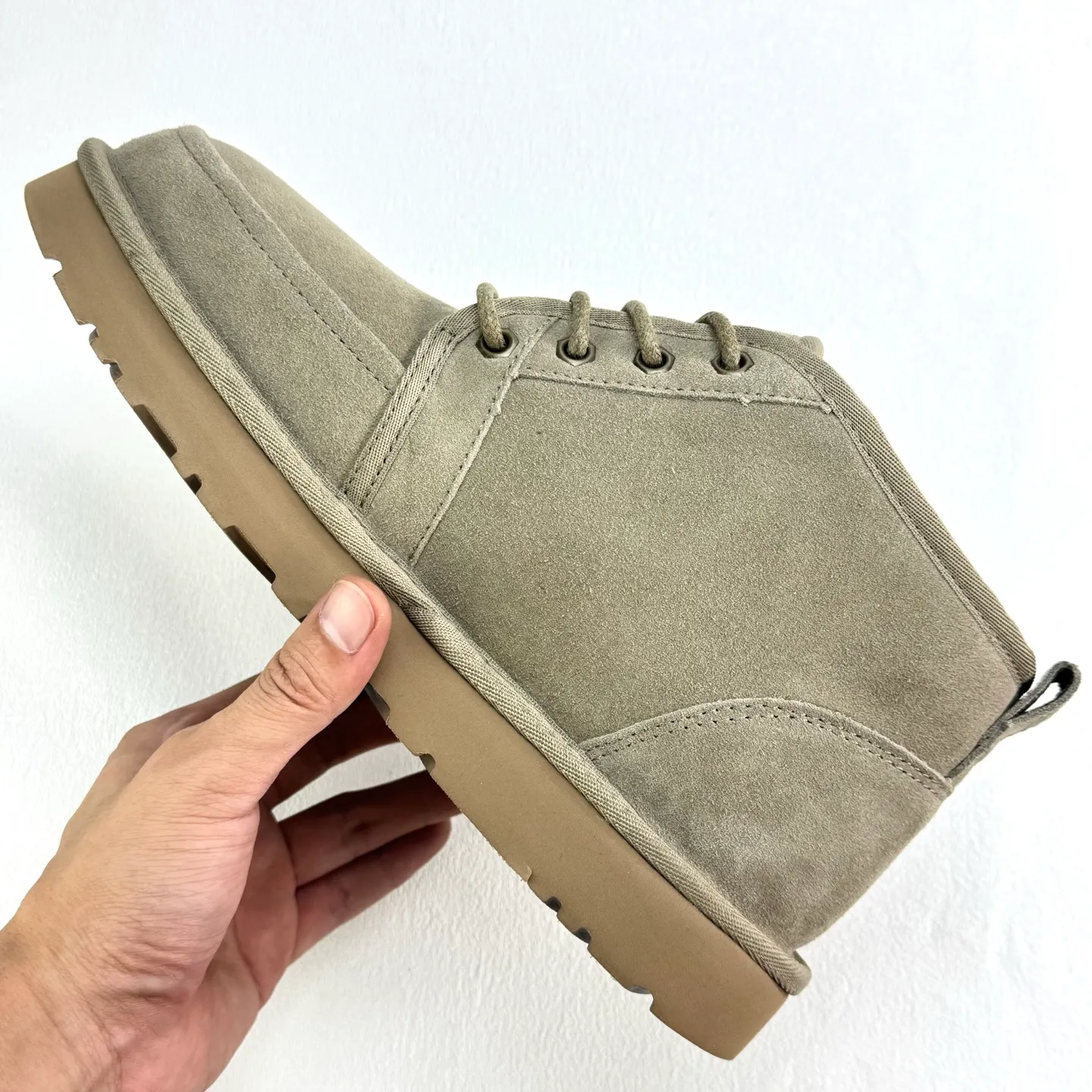 💰600 1163095 Newm zipper shell. Classic Newm series. Upgraded side zipper style for easy putting on and taking off. High satin smooth cow suede material. It won’t freeze your feet in the winter. You must arrange the hair adding. Size: 39 40 41 42 43 44 45